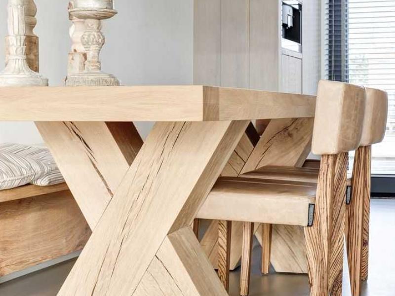 деревянных столов