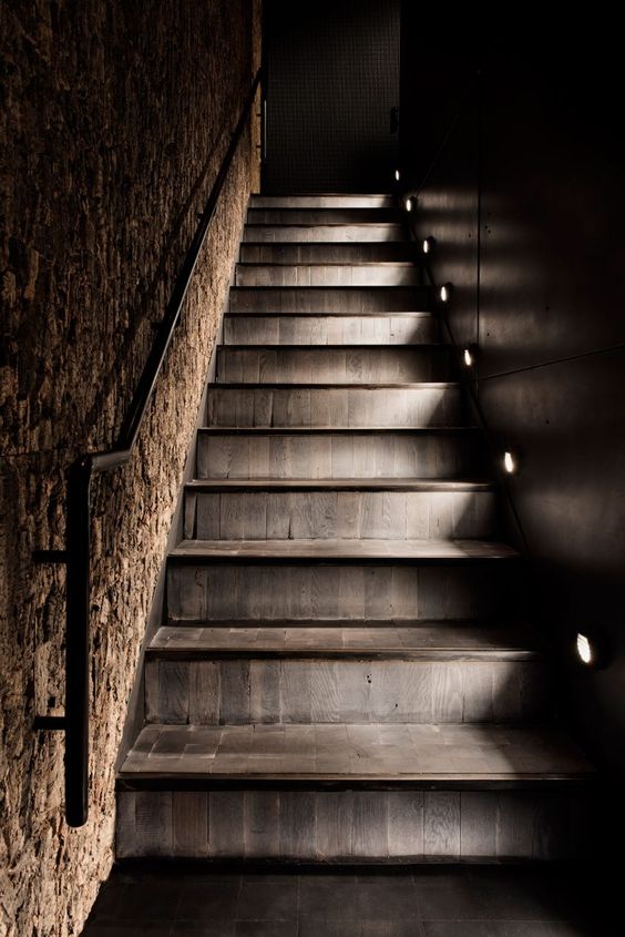 Сходи - є значущою частиною інтер'єру, тому її оформлення слід приділити належну увагу