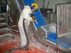 Сухий лід застосовується для очищення обладнання на виробництві