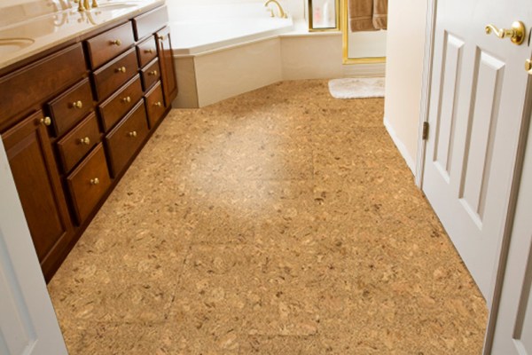 Така підлога не боятиметься підвищеної вологості, тому його можна сміливо монтувати у ванних кімнатах