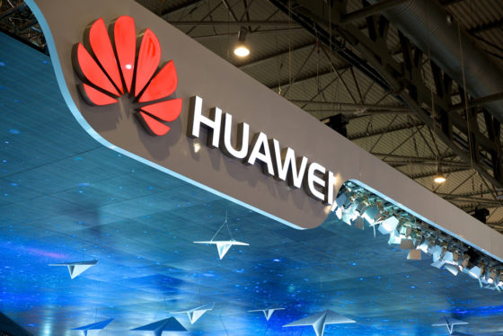 В данный момент в списке два телефона -   Lenovo Phab2 Pro   и   Asus ZenFone AR   ,  Китайский гигант хочет вывести на рынок собственное оборудование