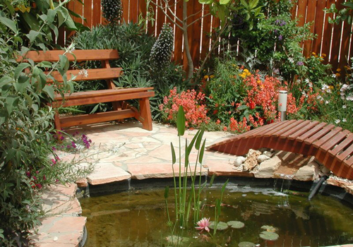 Якщо у вас є кілька ванн, то можна на своїй садовій ділянці влаштувати каскад з водойм