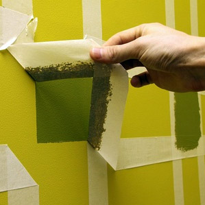 До нього пред'являються ті ж вимоги: пофарбовані поверхні повинні бути стійкі до стирання і дії вологи, покриття не повинно відшаровуватися від стін при підвищеній вологості