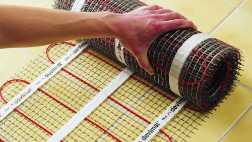 Провести монтаж системи «тепла підлога», використовуючи нагрівальні мати, що представляють собою одножильні і двожильні нагрівальні кабелі, які прикріплені до спеціальної сітки у вигляді змійки