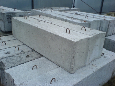 монолітні з пазом (ФБВ) - вони також виконані з армованого бетону, але мають спеціальні вирізи, призначені для прокладки різних видів комунікацій;