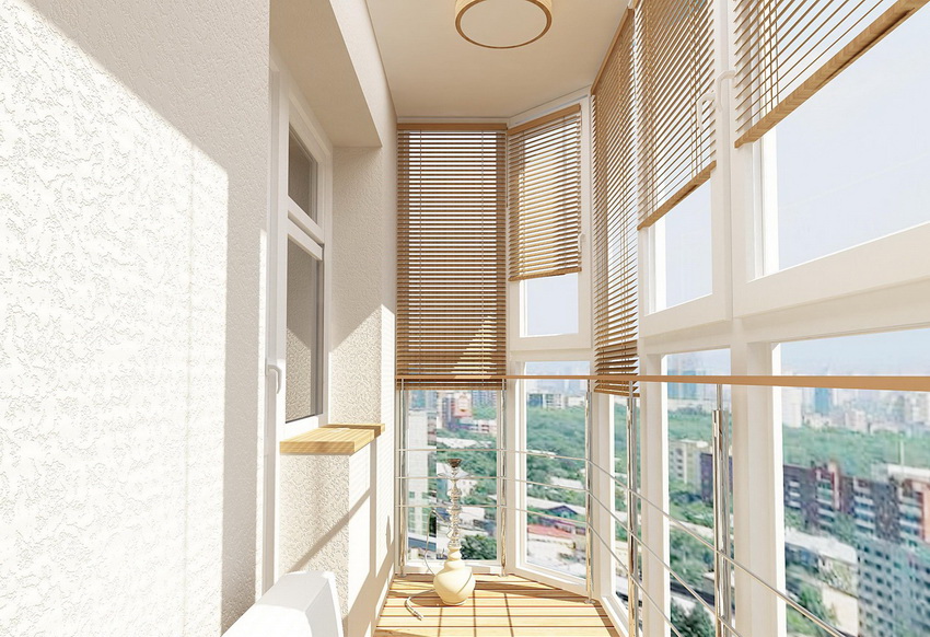 Підбираючи потрібний варіант для установки на балконі, необхідно враховувати не тільки його декоративне оформлення, але і конфігурацію, а також тип скління та інші особливості